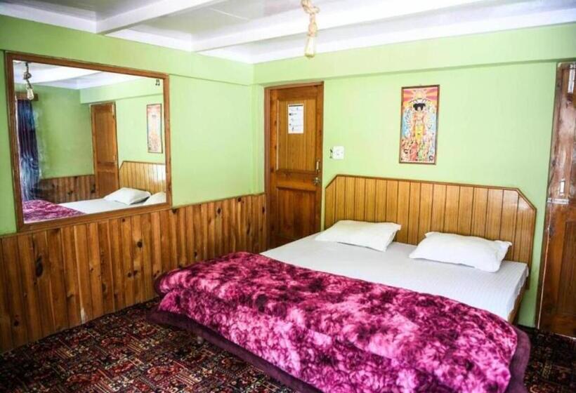 マウンテンビュースタンダードルーム, Yolo Backpackers   Manali