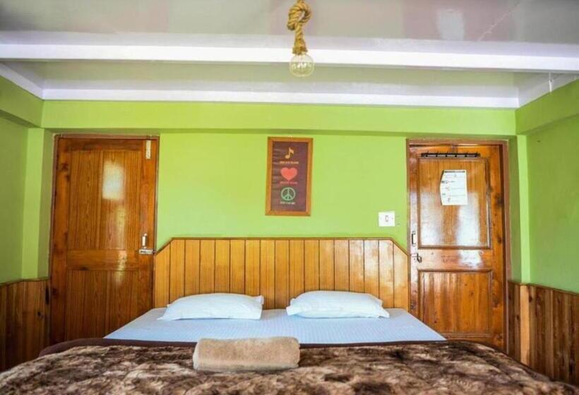 マウンテンビュースタンダードルーム, Yolo Backpackers   Manali