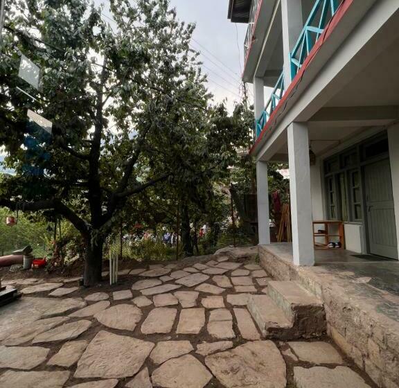 バス共有のスタンダードルーム, Yolo Backpackers   Manali