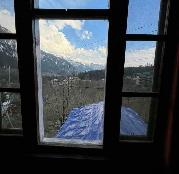 バス共有のスタンダードルーム, Yolo Backpackers   Manali