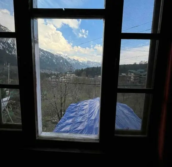 اتاق استاندارد با سرویس بهداشتی مشترک, Yolo Backpackers   Manali