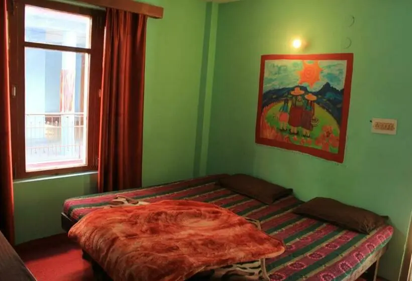 اتاق استاندارد با سرویس بهداشتی مشترک, Yolo Backpackers   Manali