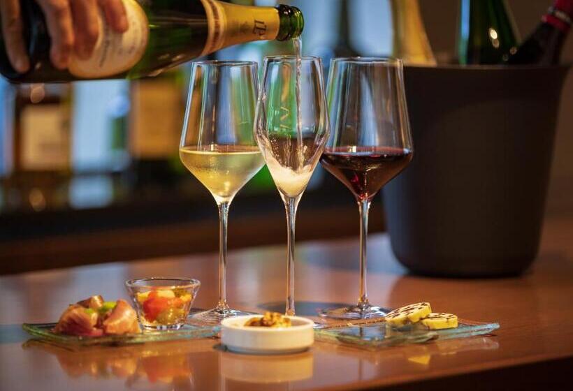 اتاق لوکس سه تخته, Okura Kyoto Okazaki Bettei  Age Requirement 12 Over