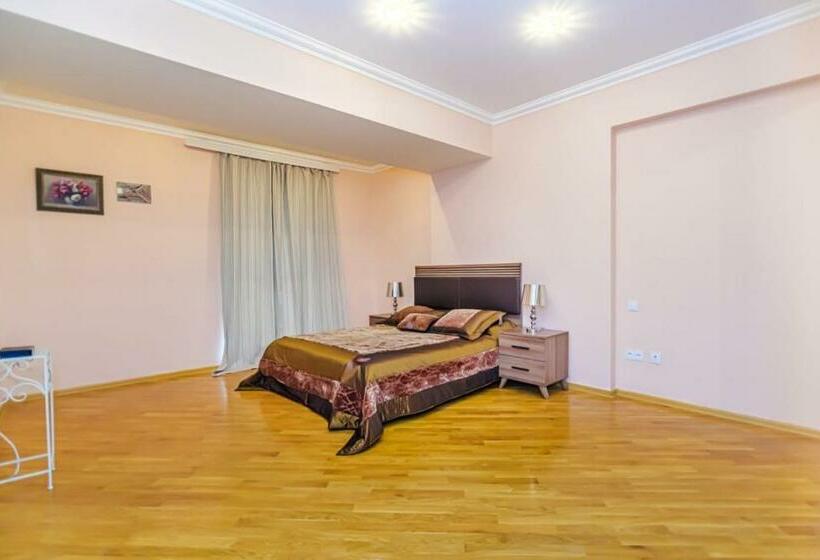 سوییت خانوادگی, Port Baku Residance 710 A