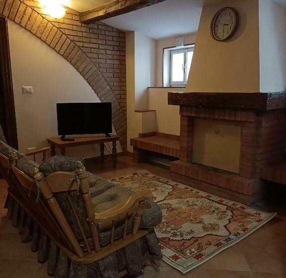 منزل غرفة نوم واحدة, Deattellis House Intero Appartamento