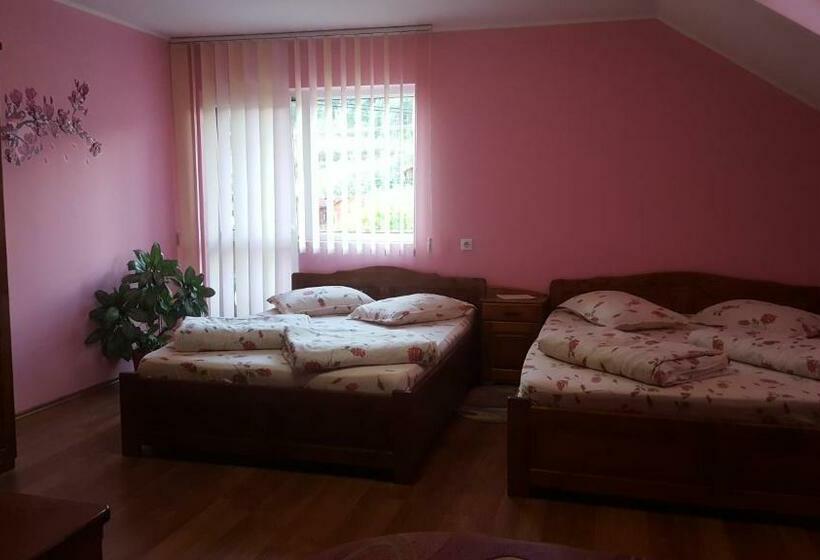 이코노미 룸, Szandi Panzió