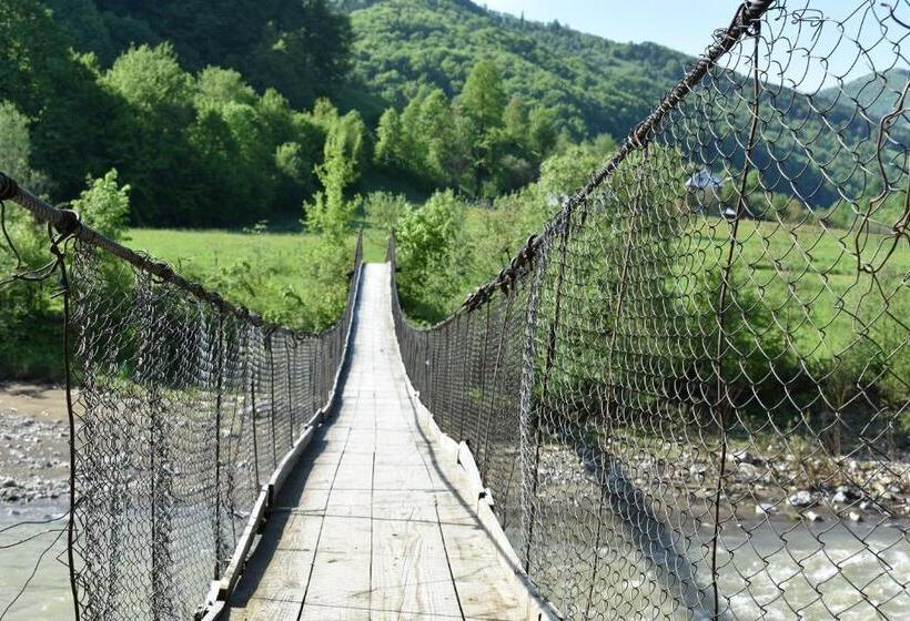 Трехместный Номер Стандарт с Балконом, готель довбуш