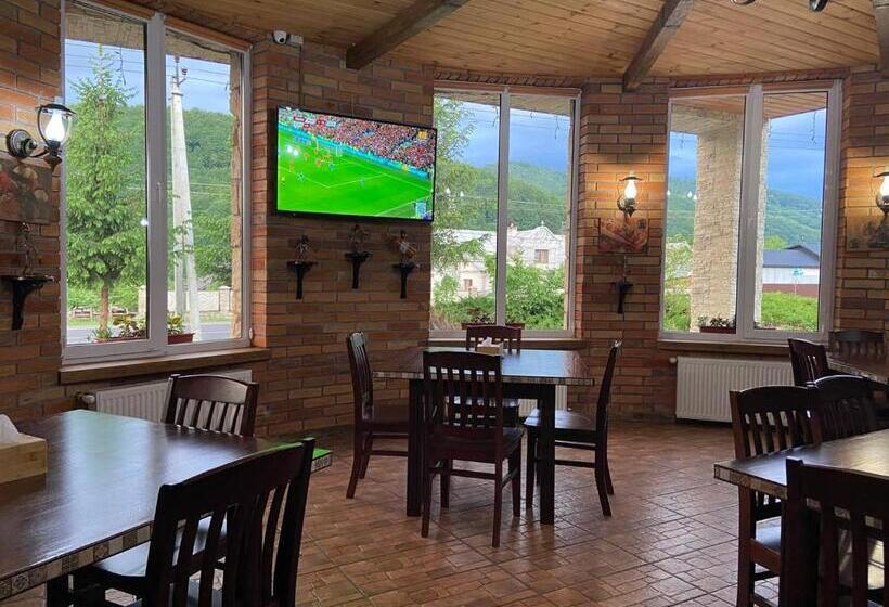 Balkonlu Üç Kişilik Standart Oda, готель довбуш