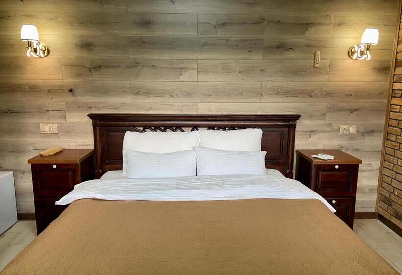 Balkonlu Üç Kişilik Standart Oda, готель довбуш