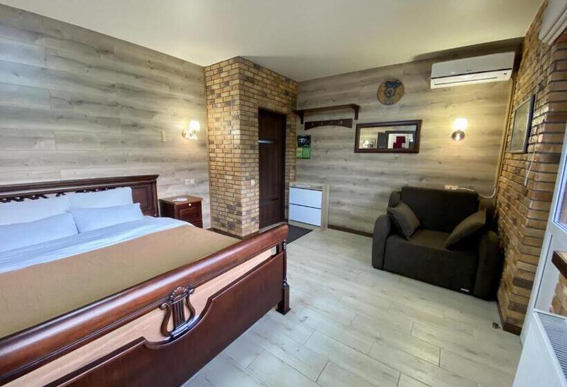 Balkonlu Üç Kişilik Standart Oda, готель довбуш