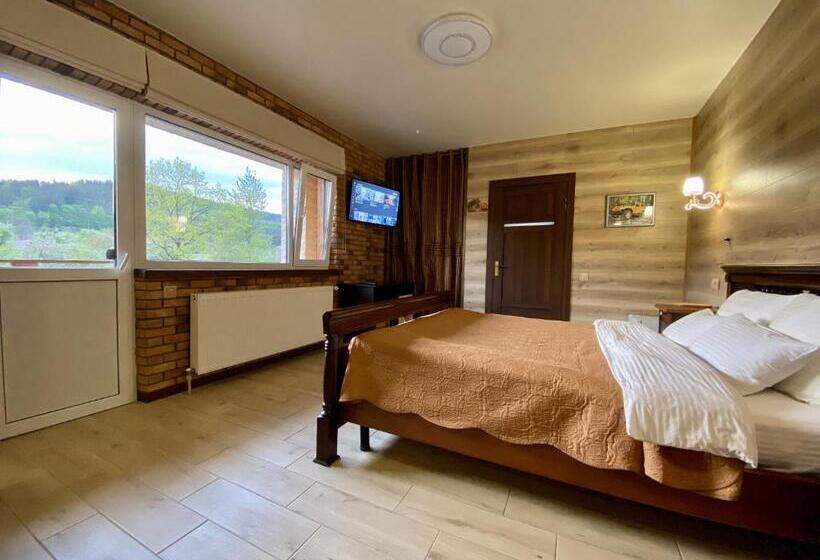 Balkonlu Üç Kişilik Standart Oda, готель довбуш