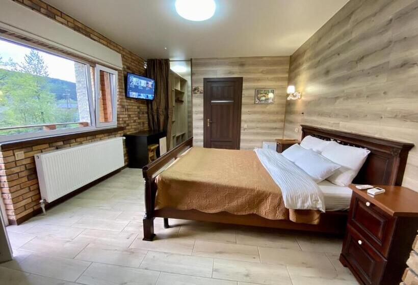 Balkonlu Üç Kişilik Standart Oda, готель довбуш