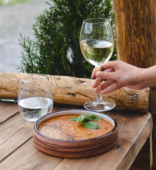 Balkonlu Üç Kişilik Standart Oda, готель довбуш