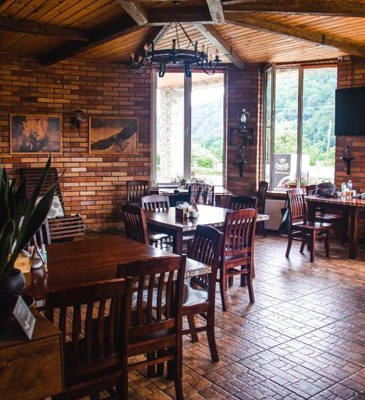 Balkonlu 4 kişilik Standart Oda, готель довбуш