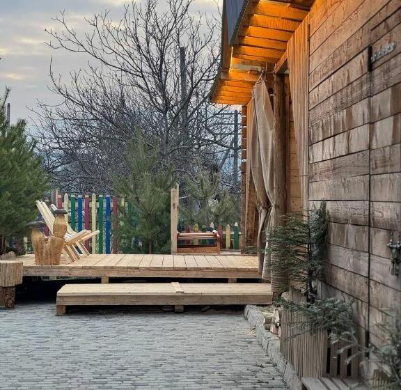 Balkonlu 4 kişilik Standart Oda, готель довбуш