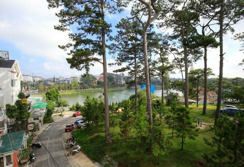 اتاق سوپریور, Khai Ngoc