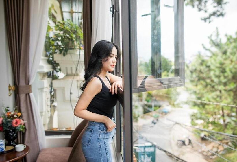 اتاق استاندارد چهار تخته, Khai Ngoc