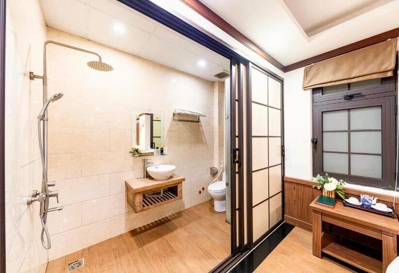 اتاق استاندارد چهار تخته, Khai Ngoc