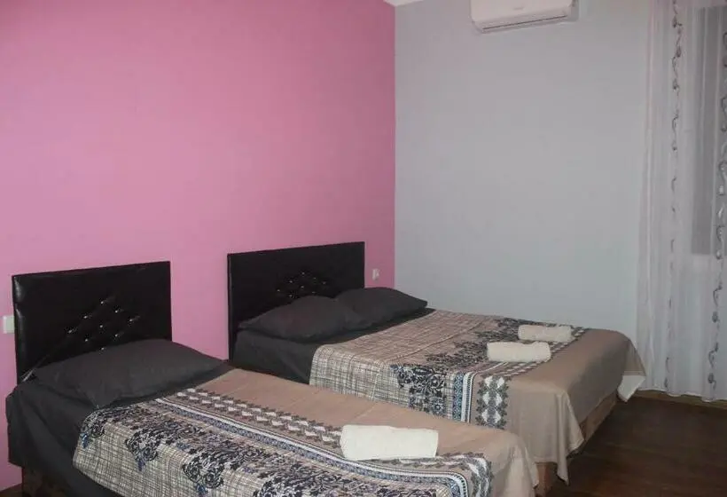 اتاق خانوادگی, Sofia House