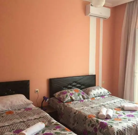 اتاق خانوادگی, Sofia House