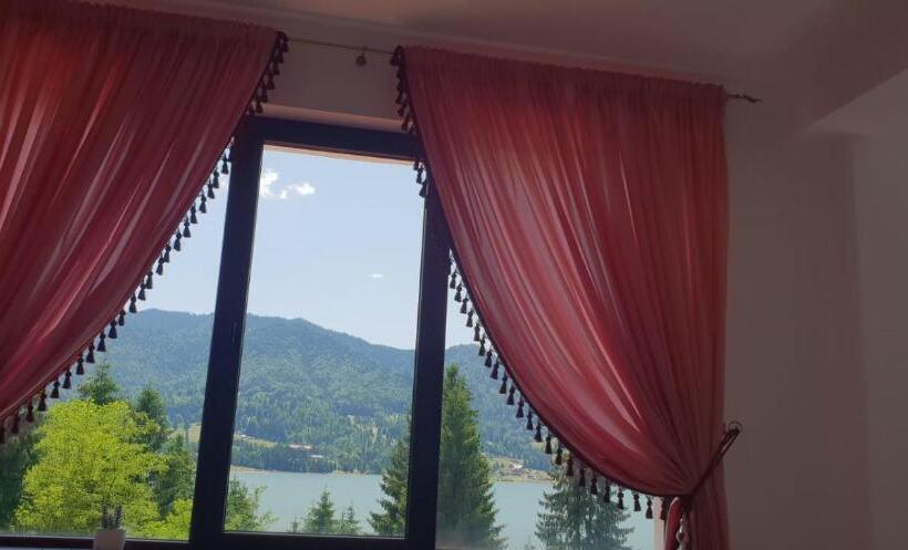 اتاق استاندارد با چشمانداز دریاچه, Casa Davideea