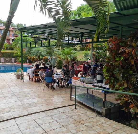 Номер Стандарт, Nahomi Divisamar By Lhr