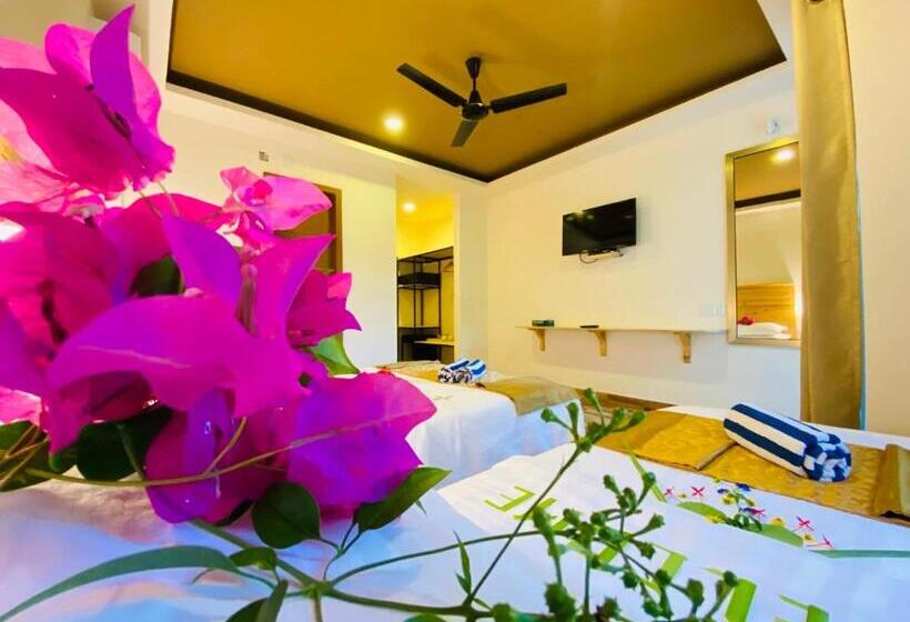 Comfort room with view, Paguro Seaview