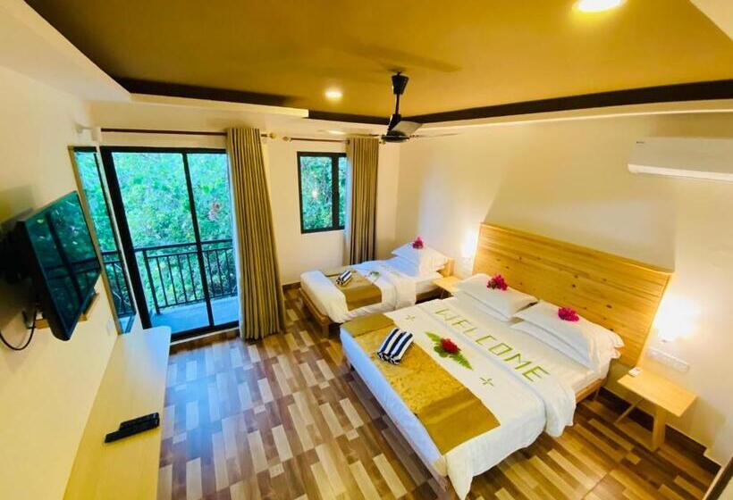 Comfort room with view, Paguro Seaview