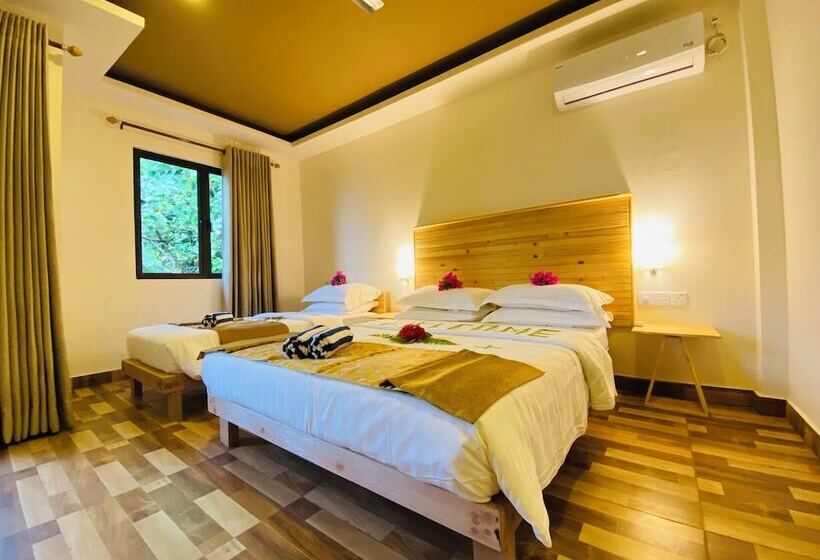 Comfort room with view, Paguro Seaview