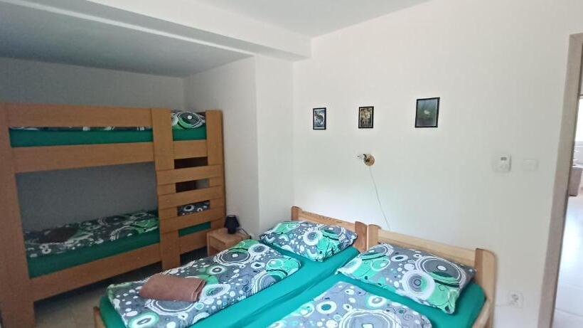 סוויטת 3 חדרי שינה, Chata U Dědka