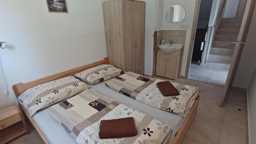 סוויטת 3 חדרי שינה, Chata U Dědka