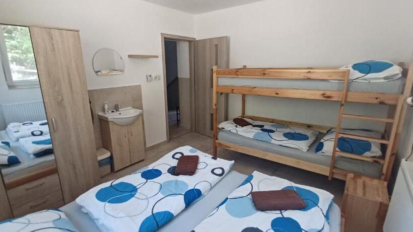 סוויטת 3 חדרי שינה, Chata U Dědka