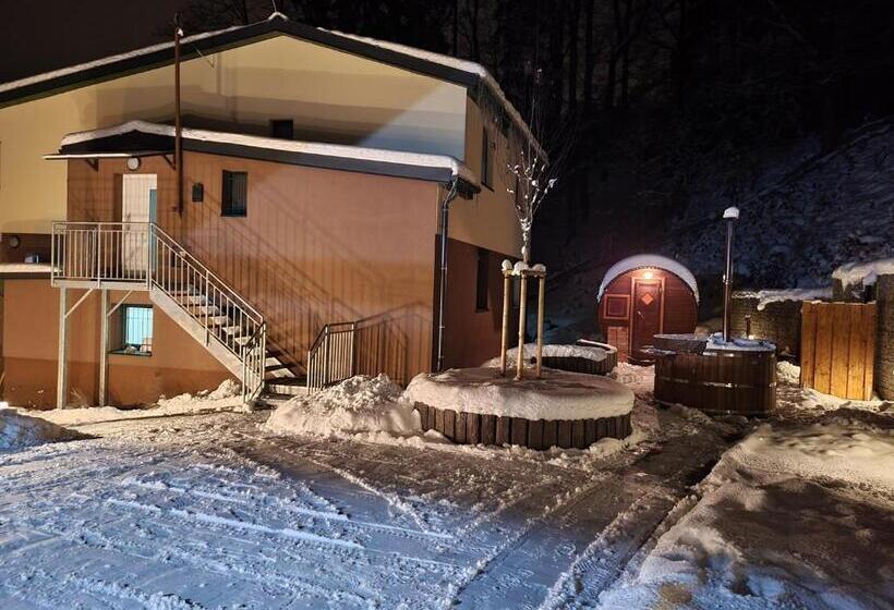 סוויטת 3 חדרי שינה, Chata U Dědka