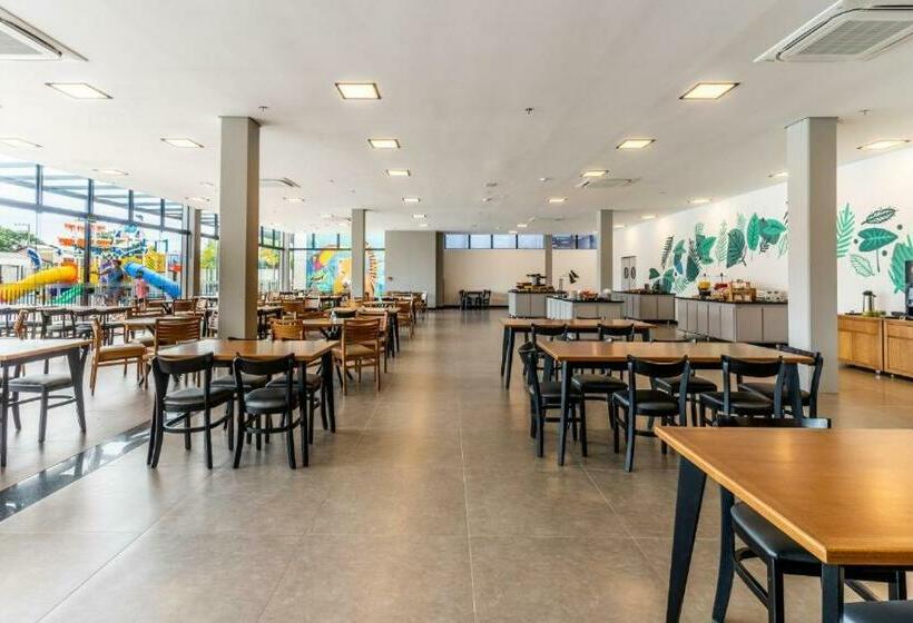 سوییت خانوادگی, Flat Em Frente Ao Parque Beto Carreiro