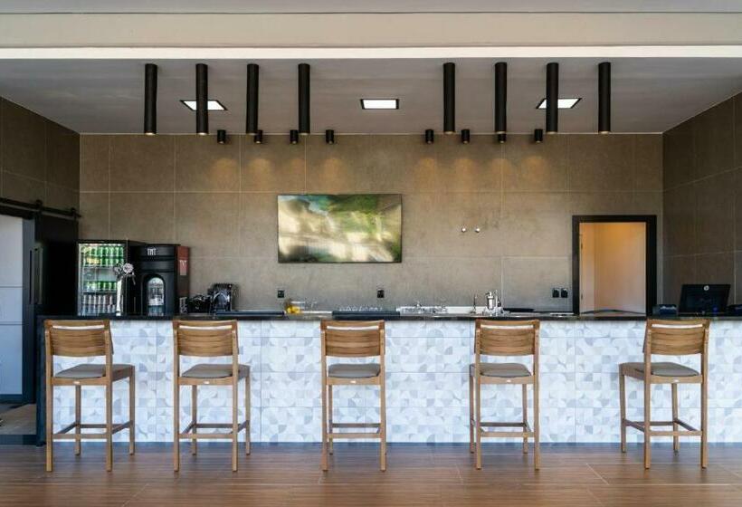 سوییت خانوادگی, Flat Em Frente Ao Parque Beto Carreiro