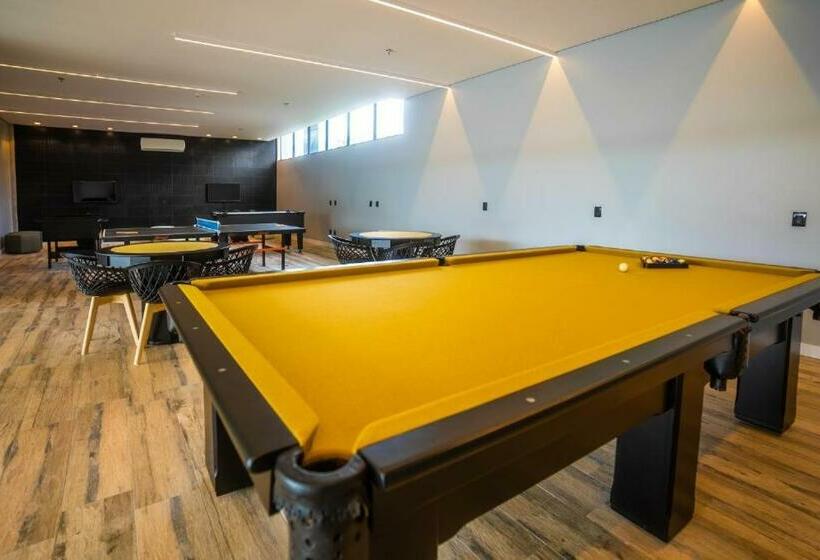 سوییت خانوادگی, Flat Em Frente Ao Parque Beto Carreiro