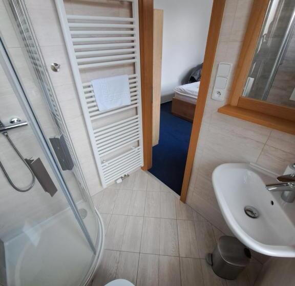 Номер Стандарт, Poutní Dům