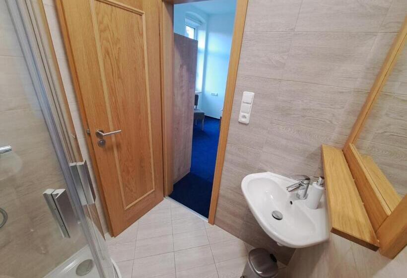 Номер Стандарт, Poutní Dům