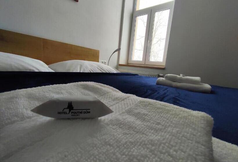 四人标准间, Poutní Dům