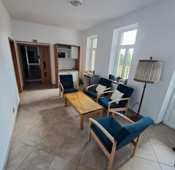 Четырехместный Номер Стандарт, Poutní Dům