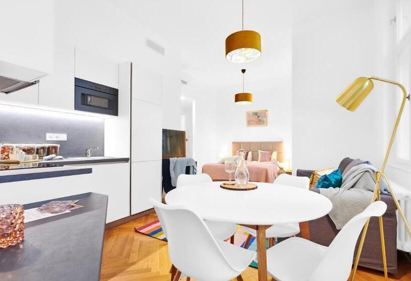 استودیوی استاندارد, Residence Dlouha   Old Town