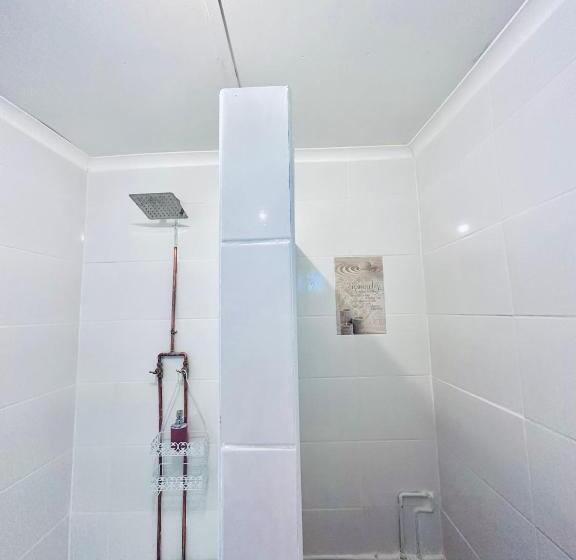 Номер Deluxe, Falling Waters