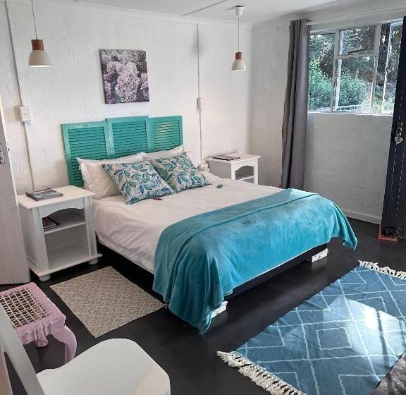 Номер Deluxe, Falling Waters