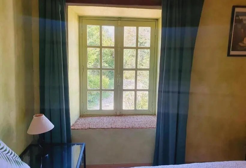 ガーデンビュースタンダードルーム, Ferme équestre & Chambres D Hôtes Gateau Stables Proche Guédelon