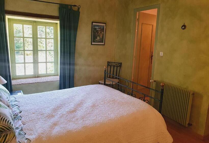 ガーデンビュースタンダードルーム, Ferme équestre & Chambres D Hôtes Gateau Stables Proche Guédelon