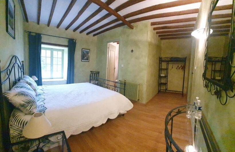 ガーデンビュースタンダードルーム, Ferme équestre & Chambres D Hôtes Gateau Stables Proche Guédelon