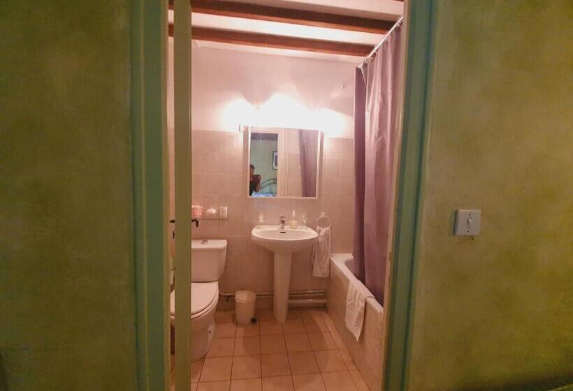 ガーデンビュースタンダードルーム, Ferme équestre & Chambres D Hôtes Gateau Stables Proche Guédelon