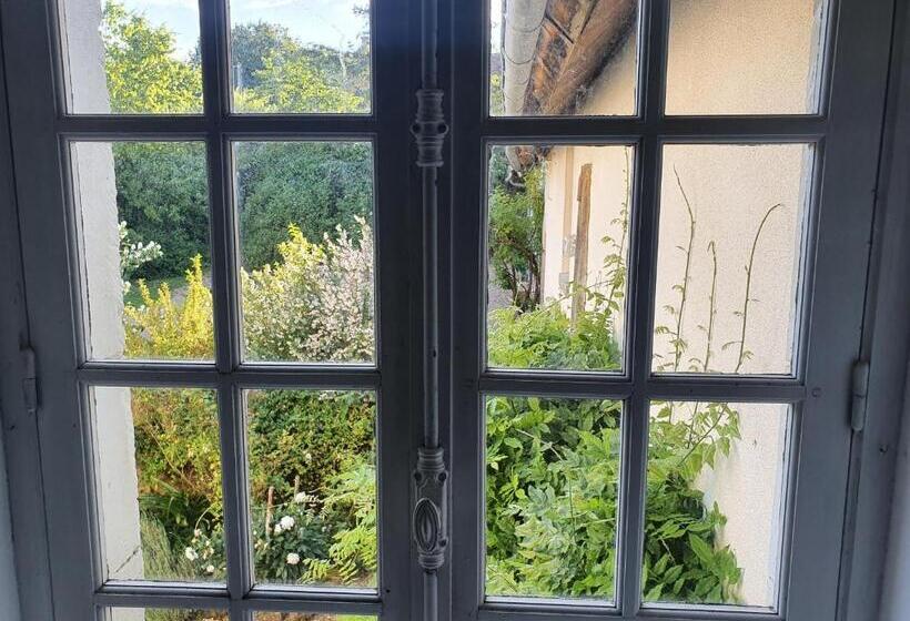 ガーデンビュースタンダードルーム, Ferme équestre & Chambres D Hôtes Gateau Stables Proche Guédelon