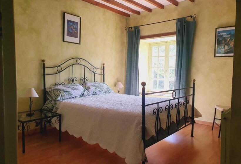 ガーデンビュースタンダードルーム, Ferme équestre & Chambres D Hôtes Gateau Stables Proche Guédelon