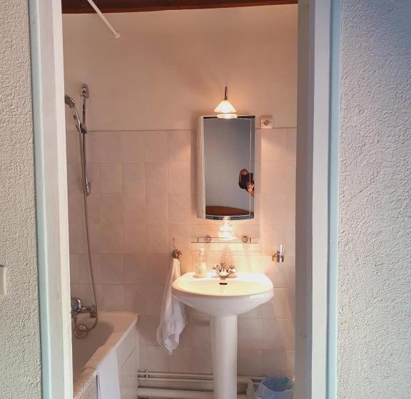 トリプルクラシックルーム, Ferme équestre & Chambres D Hôtes Gateau Stables Proche Guédelon